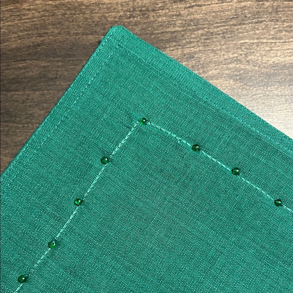 Red and Green Placemats Set - Picture 5 of 6